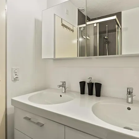 Triangel B Rezia By Interhome